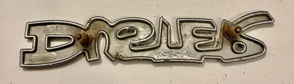 De colección Plymouth Chrysler Dodge Duster Mopar 1972-76 emblema 46430 pieza OEM Foto 3 de 4