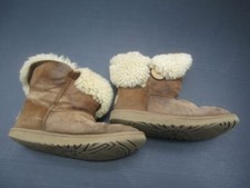 UGG SIZE 4 GIRLS TAN SUEDE BAILEY BUTTON II SHEEPSKIN WARM WINTER SNOW BOOTS 4C