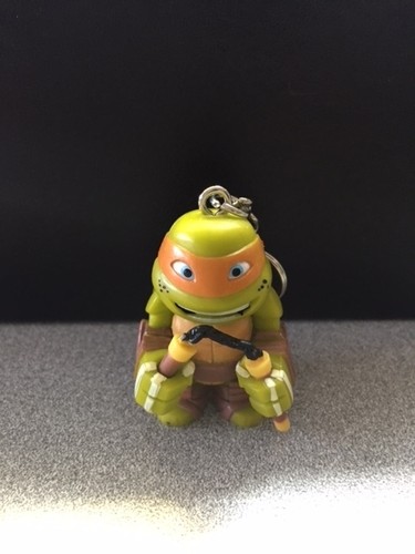 NICKELODEON 2015 TMNT MICHELANGELO KEYCHAIN WITH ONE 3D CARD PUZZLE PIECE