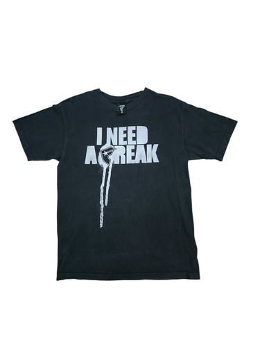 Camisa mediana patinadora Y2K estrellas famosas y correas “I Need a Freak” para hombre