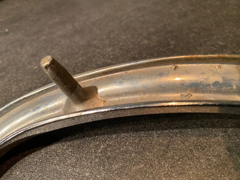 Moldura de panel de luz trasera Oldsmobile Starfire 1964 4407525 64 Olds NOS Foto 2 de 4