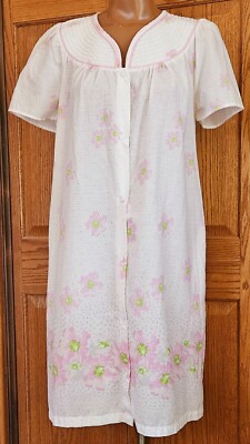 Simply Basic Snap Front House Dress Short Sleeves Small Pink Daisy Print Pockets