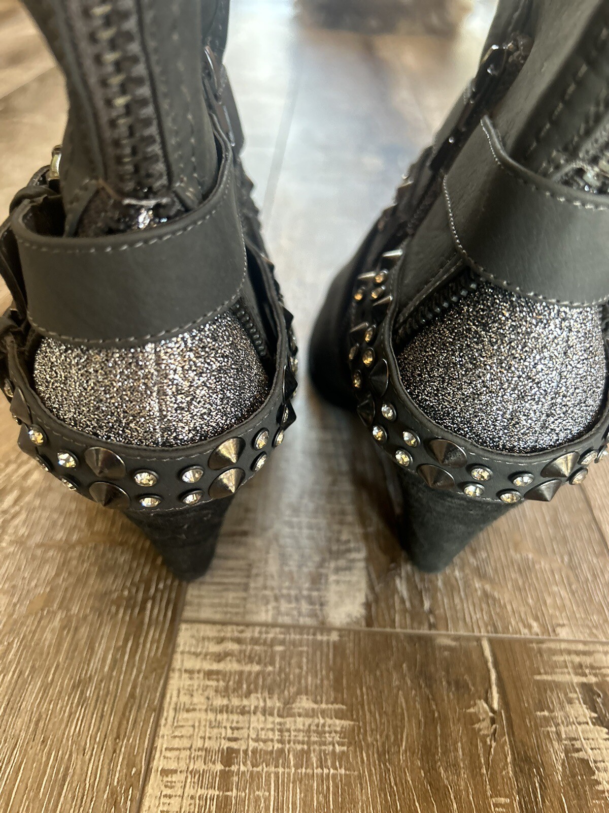 Not Rated Women’s Boots Grey Bling/Studded Size 8