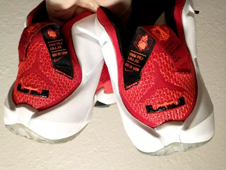 2014 Nike Lebron 12 \'Heart Of A Lion\' size 13
****used once*****
SKU: 684593 601 Size 13 - Nike LeBron 12 Heart Of A Lion for sale online | eBay main image 4