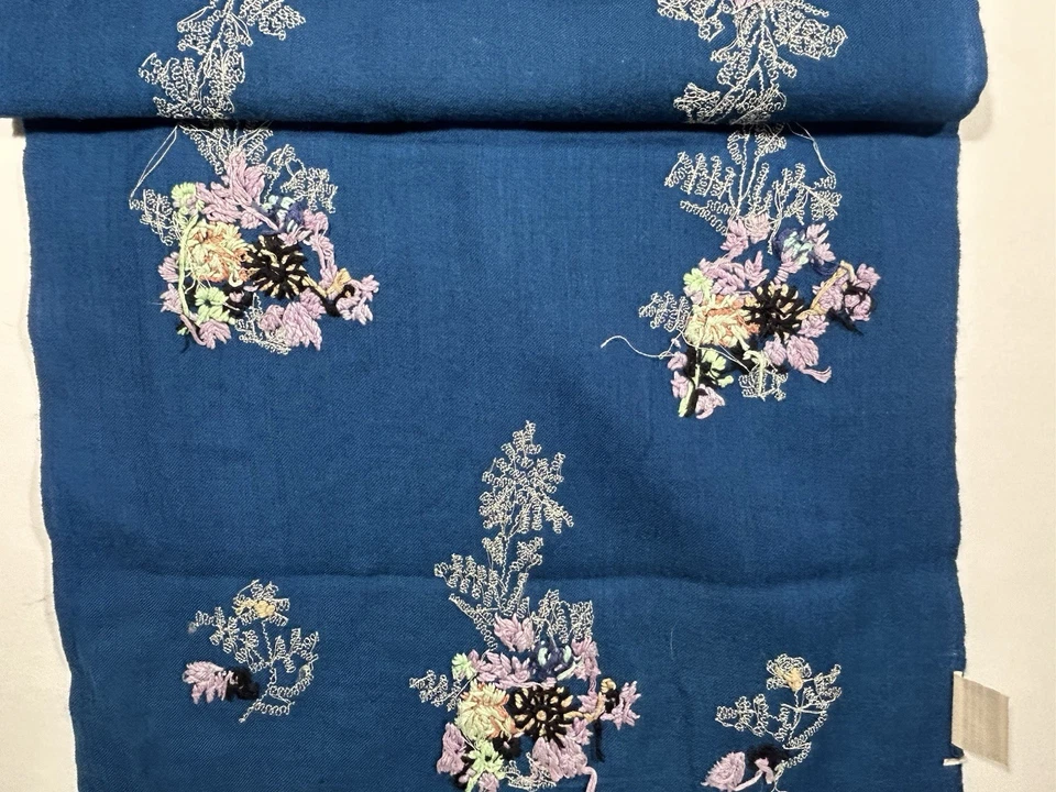 Bufanda Vintage Años 90 56" X 15" Floral Bordada 100% Lana Cuello Envoltura Foto 3 de 4