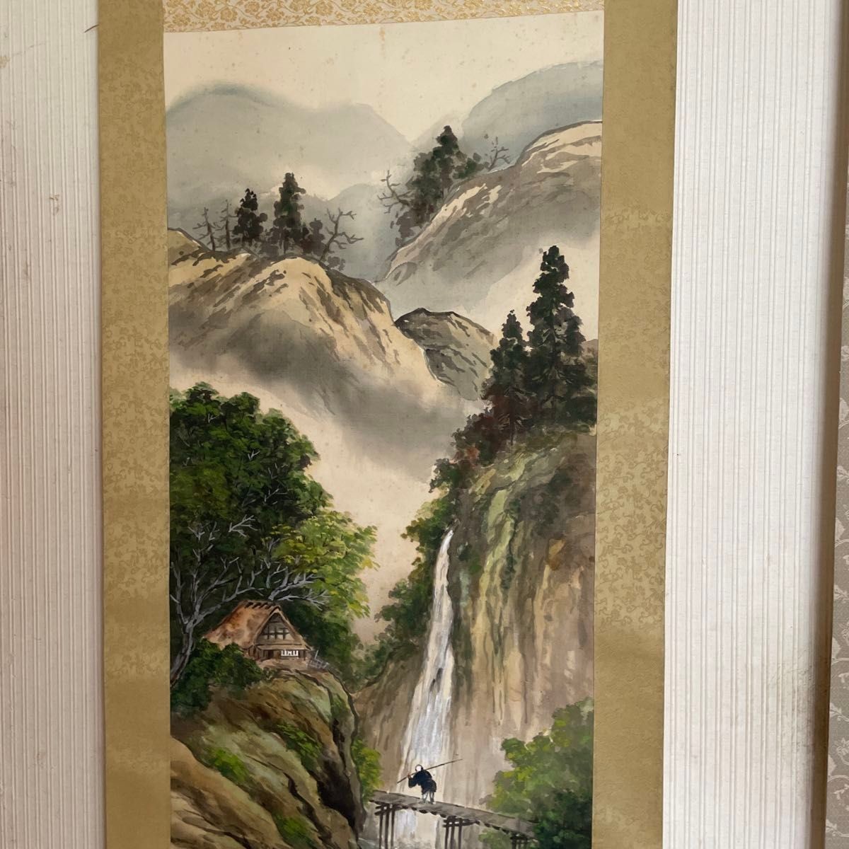 Japanese title: 山水画 掛け軸 滝 橋 家屋 風景画 骨董品（桐箱付き）Optimized eBay title:  Niigata Ja
