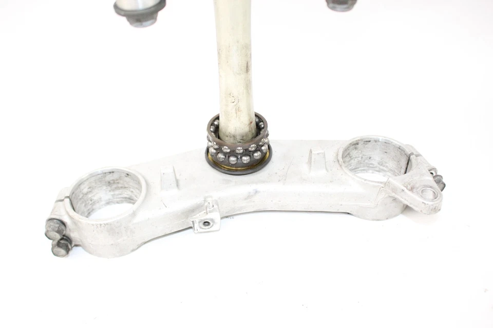 01-07 Suzuki GSX1300R Hayabusa Busa Triple Abrazadera Árbol Foto 4 de 4