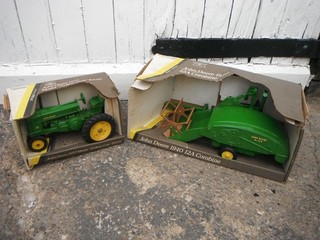 OLD 'ERTL' JOHN DEERE MODEL '70' TRACTOR & 12A COMBINE BOXED MODELS 1/16 SCALE