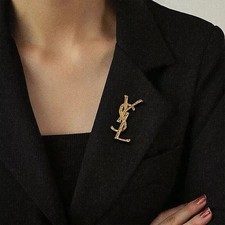 2025 Exquisite Pin Letter Brooch Jewelry Suit Accessories Ornaments New Fashion