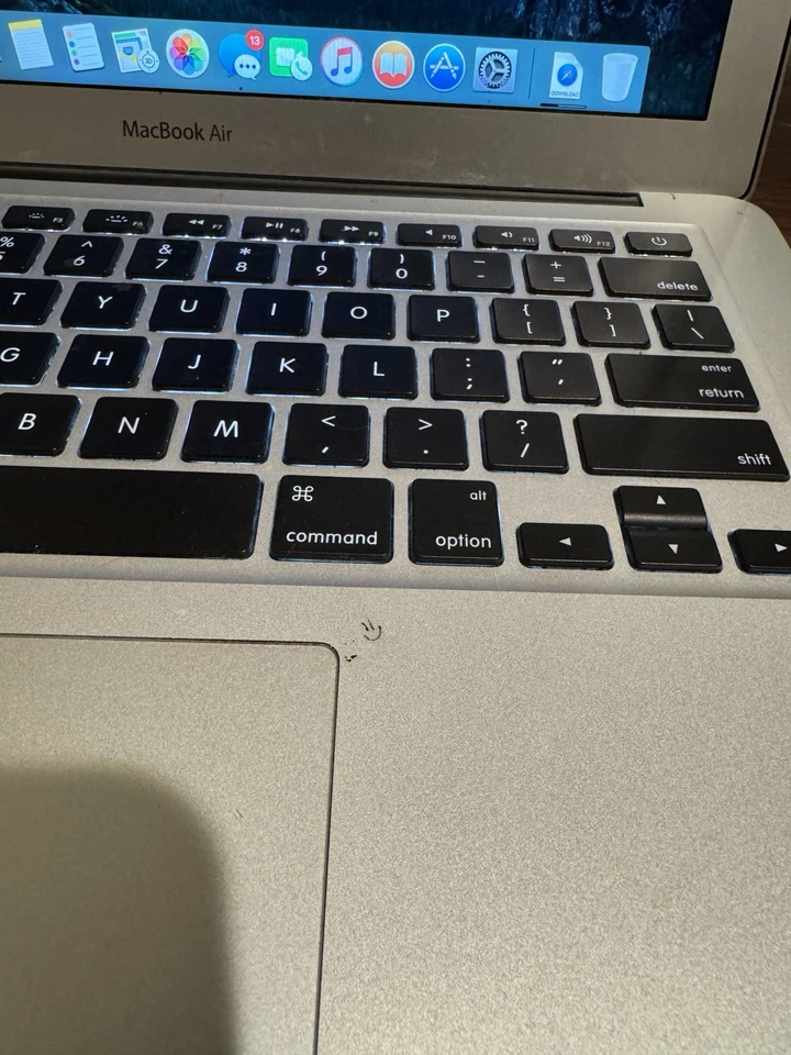 Apple MacBook Air 13.3" (128GB SSD, Intel Core i7, 2.2 GHz, 8GB RAM, Mid 2015) - Image 3 of 4