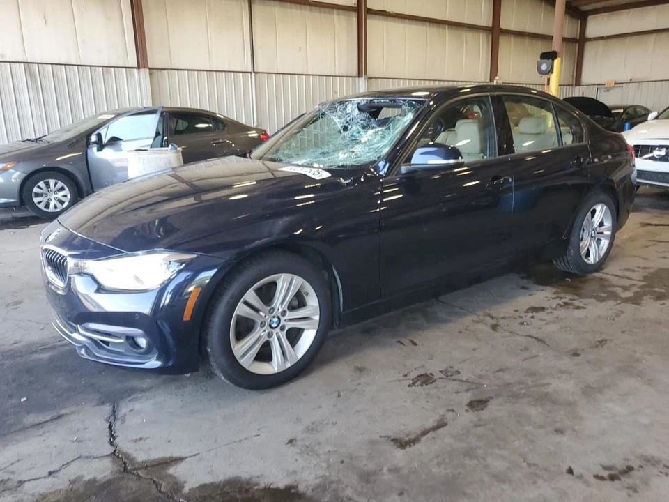 (LOCAL PICKUP ONLY) Trunk/Hatch/Tailgate With Rear Camera Fits 12-17 BMW 320i 30 - Image 2 of 4