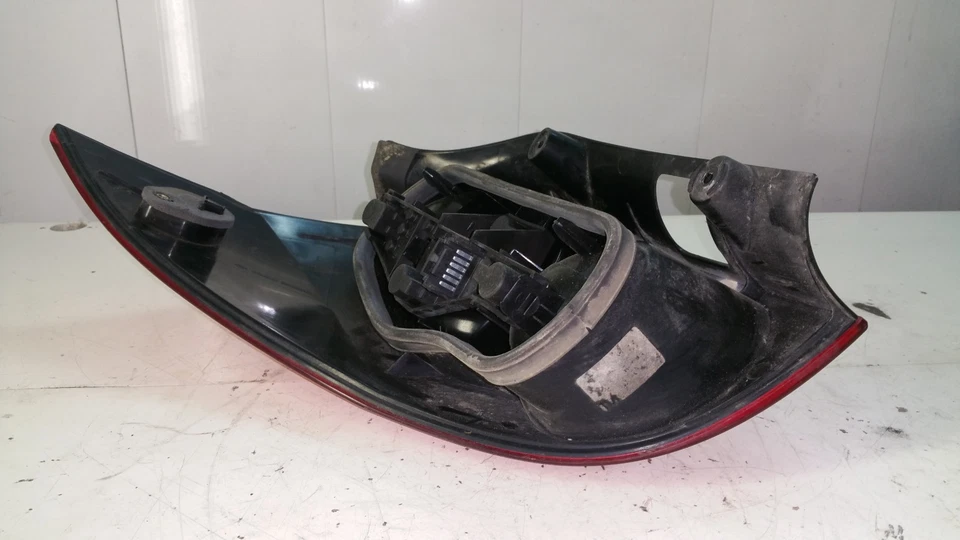 RENAULT LAGUNA MK2 2003 LHD ESTATE LUZ FRENO TRASERO DERECHO LÁMPARA OEM 8200002472 Foto 4 de 4