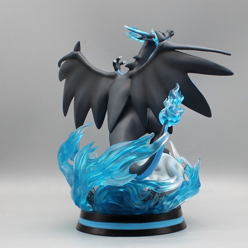 Figurine Pokémon Dracaufeu (Charizard) Évolution LED 24cm - PVC - Collection Et Action