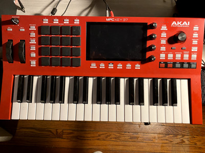Akai Professional MPC Key 37 Production Synthesizer