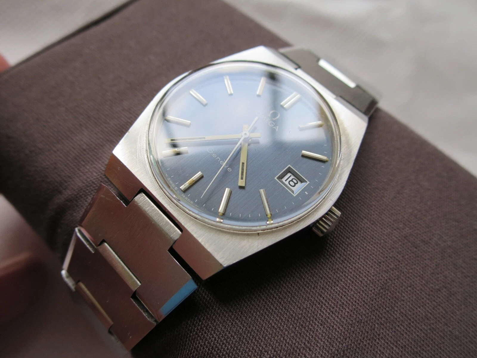 Omega — Unique Dial Omega Genève 136.0050 Integrated Bracelet Watch Unpolished Cal. 613