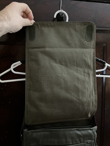 Incase Canvas Vertical Sling - 15x11x5 iPad/Laptop Case Green Duck Canvas - Picture 12 of 20