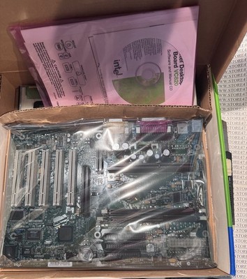 NOS NEW Vintage Intel Desktop Board VC820 AA 744044-407 VC820R
