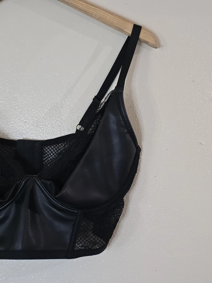 Sujetador corsé de encaje de imitación de cuero muy sexy Victoria's Secret 36DD Fishnet Quater Cup Foto 2 de 4