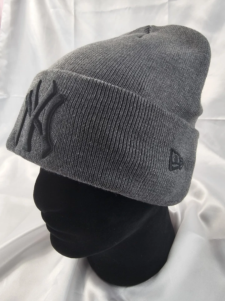 New Era NewYork Yankee Grey Beanie, Black Embroidered  OSFA [Brand-New+Label] - Image 2 of 4