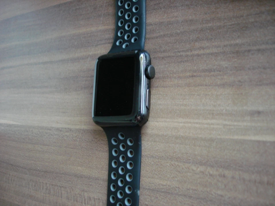 Apple Watch Series 2 Space Black Stainless 42 mm Edelstahl Nike Sportarmband - Bild 2 von 3