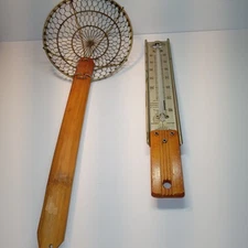 ANTIQUE PRIMITIVE WIRE KITCHEN STRAINER  SKIMMER DRAINING SPOON THERMOMETER SET