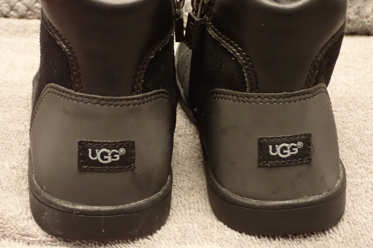 UGG SCHYLER BOOTS 1018985K BLACK SUEDE MID TOP SIDE ZIP UGG SCHYLER BOOTS 1018985K BLACK SUEDE MID TOP SIDE ZIP
