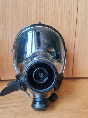 SGE 1000 Gas Mask - Medium/Large brand new