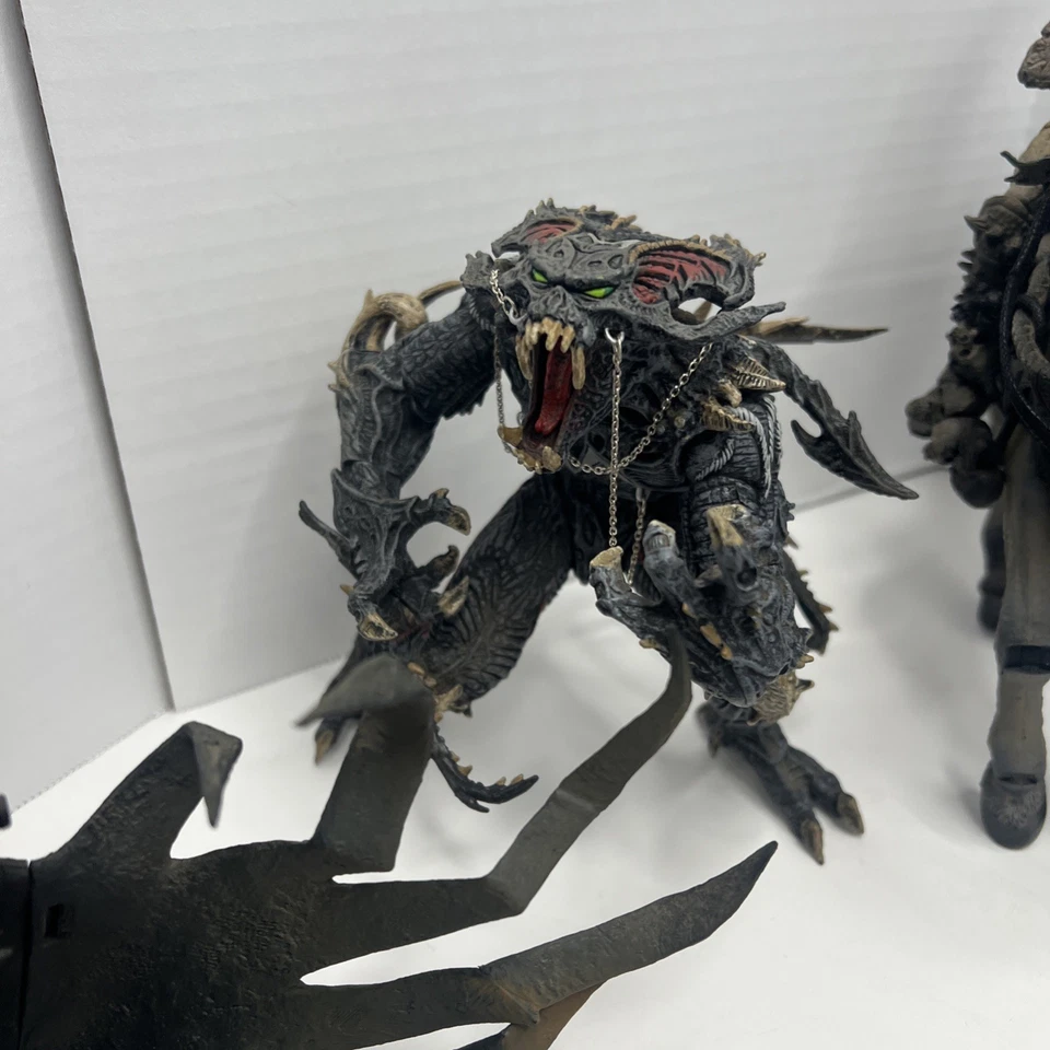 lote de 8 estátuas Mcfarlane Toys desovam etc algumas incompletas - Imagem 3 de 4