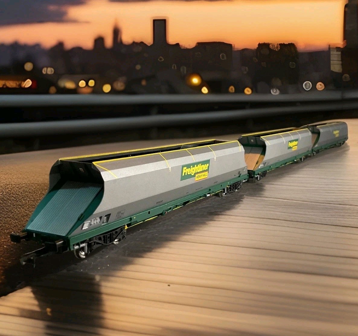 Boxed Rake of 3 Bachmann 38-030 Freightliner Heavy Haul 100T HHA Hopper Wagon OO