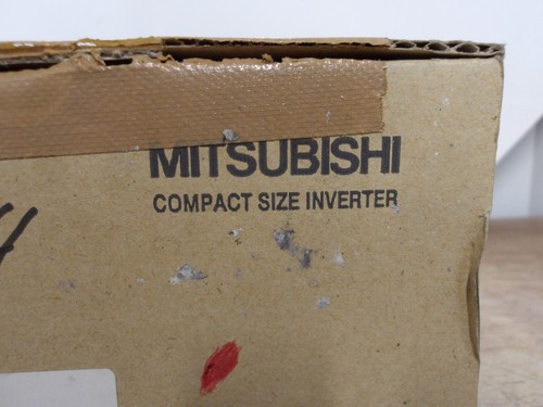 MITSUBISHI FREQROL E700 INVERTER DIMENSIONI COMPATTE FR-E720-0.4K, #430322G NUOVO CON SCATOLA - Foto 3 di 12
