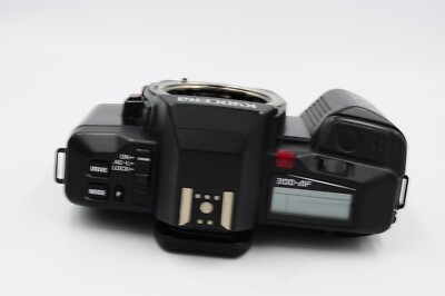 Near Mint Yashica Kyocera 200-AF 35mm SLR w/35-70mm f/3.3-4.5 Lens