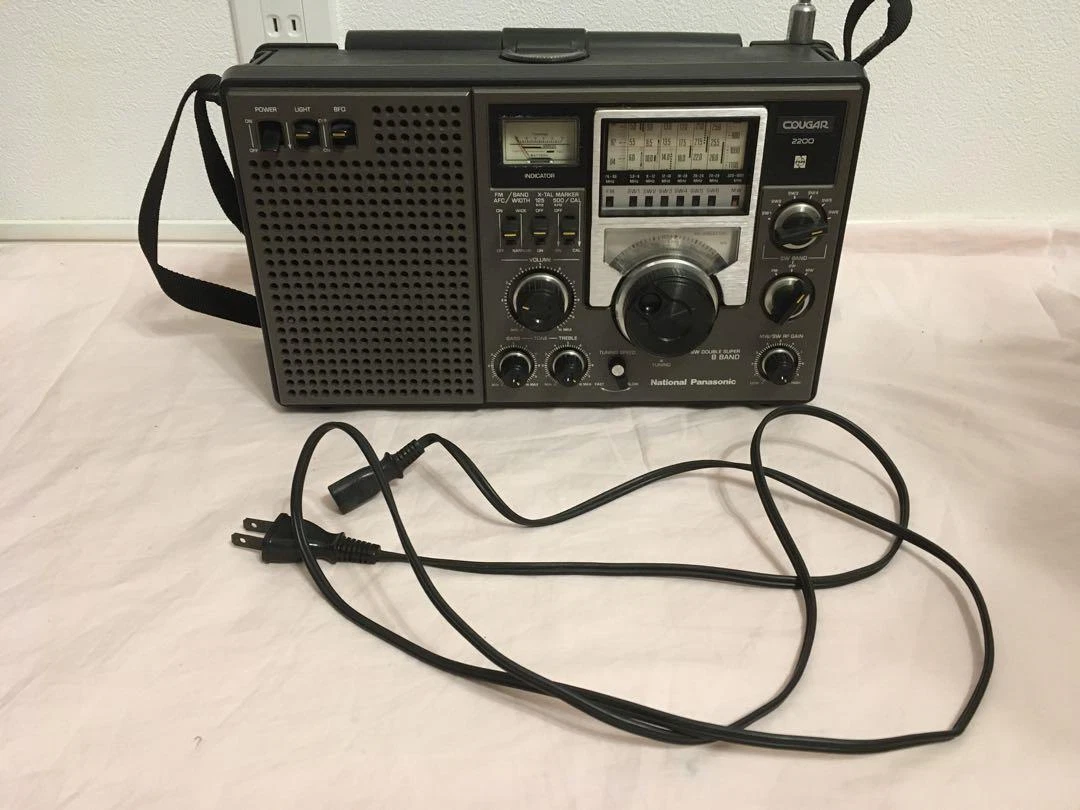 National Panasonic RF-2200 Cougar 2200 shortwave radio Black color
