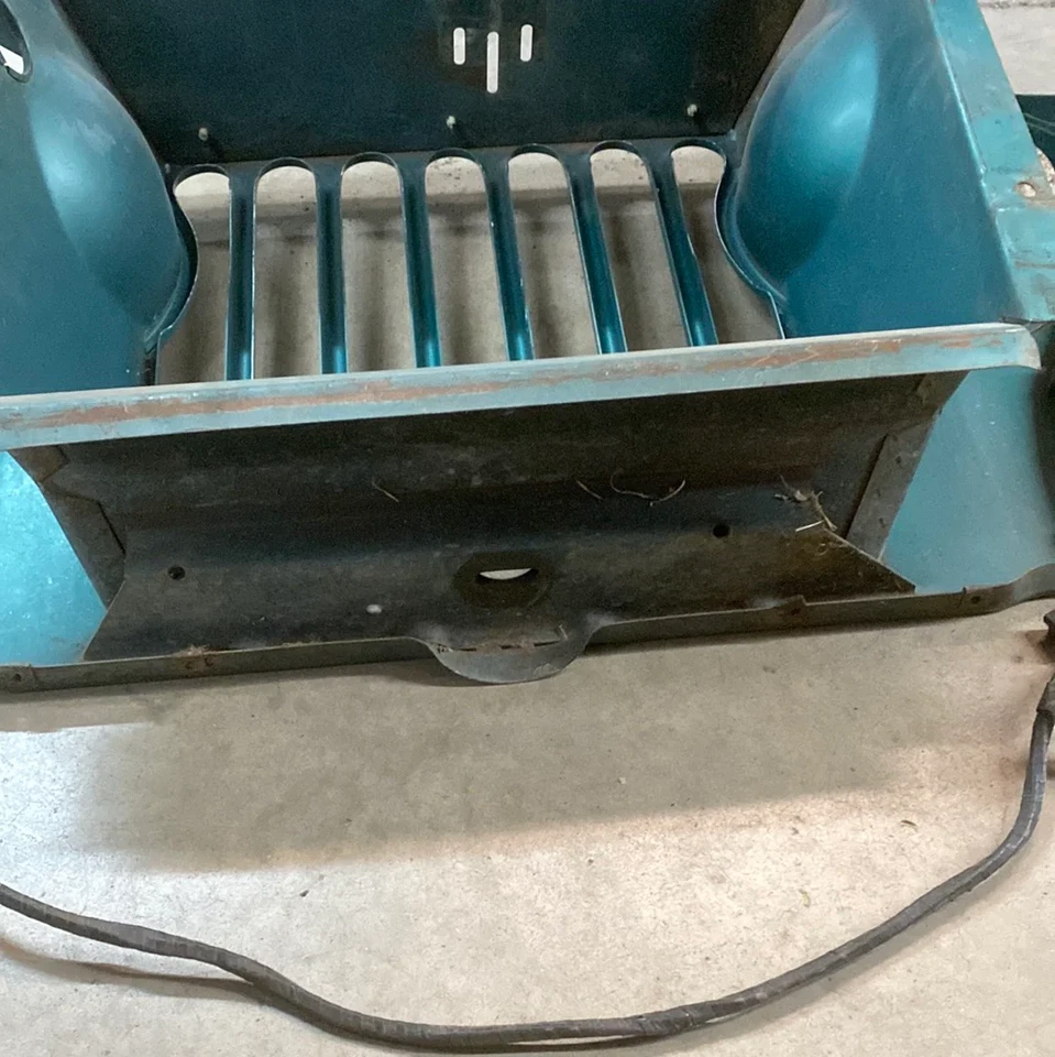 Rejilla delantera Jeepster Commando C101 (66-71) OEM - verde Foto 3 de 4