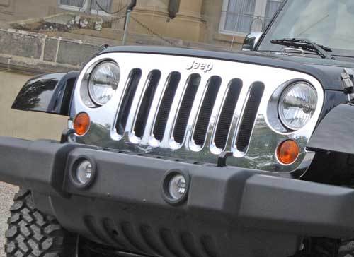 Enjoliveur de calandre chromé Jeep Wrangler JK pour rénover une calandre usée