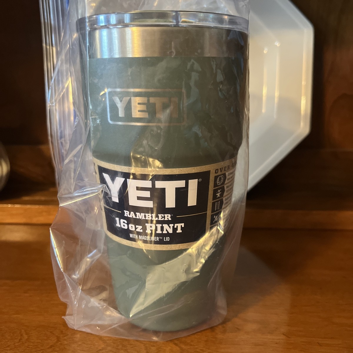 Yeti 16 Oz Stackable Pint CAMP GREEN Rambler W/matching Yeti 16 Oz Stackable Pint CAMP GREEN Rambler W/matching