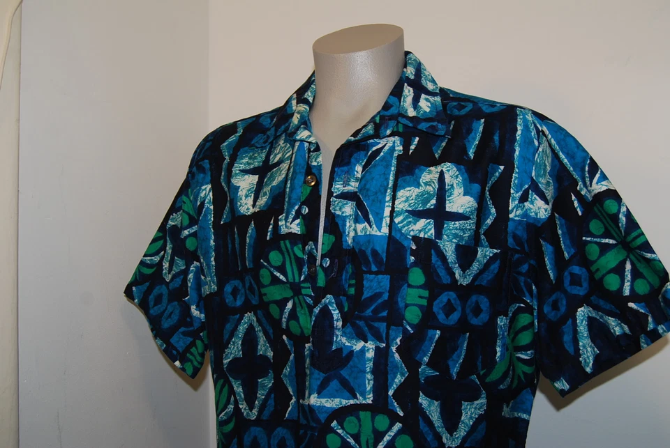 Diamond Head pullover Hawaiian shirt blue L tapa print aloha  mens green 60s vtg - Image 4 of 4