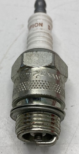 NOS 6 Champion Agricultural Spark Plug 564 D16J - Picture 2 of 3