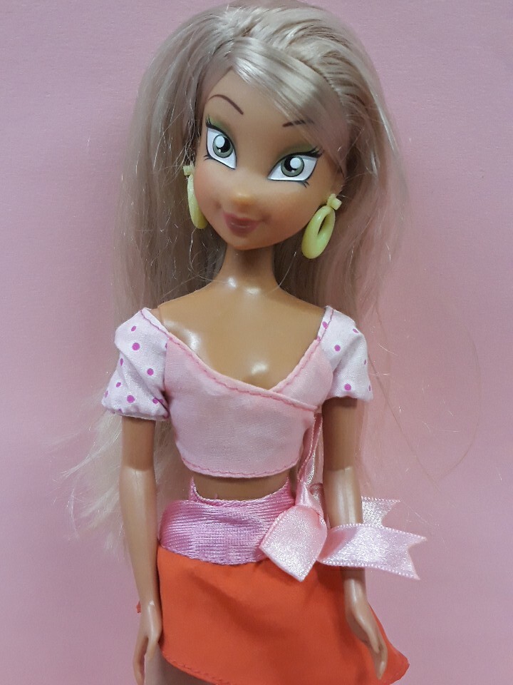 BAMBOLA WINX CLUB FASHION DOLL - FLORA - WITTY TOYS
