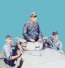 1/35 Resin WWII German 3 Tankers on the road unpainted unassembled 35989