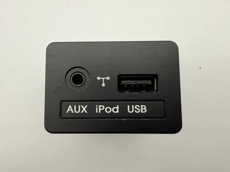 OEM 11-15 Kia Sorento GLS AUX Conector USB Auxiliar iPod Conector Puerto Foto 2 de 4