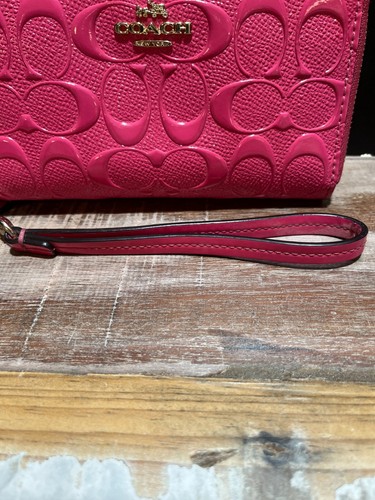 Beautiful Pink Coach Accordian Style Wristlet/Wallet Patent Leather - Picture 3 of 17