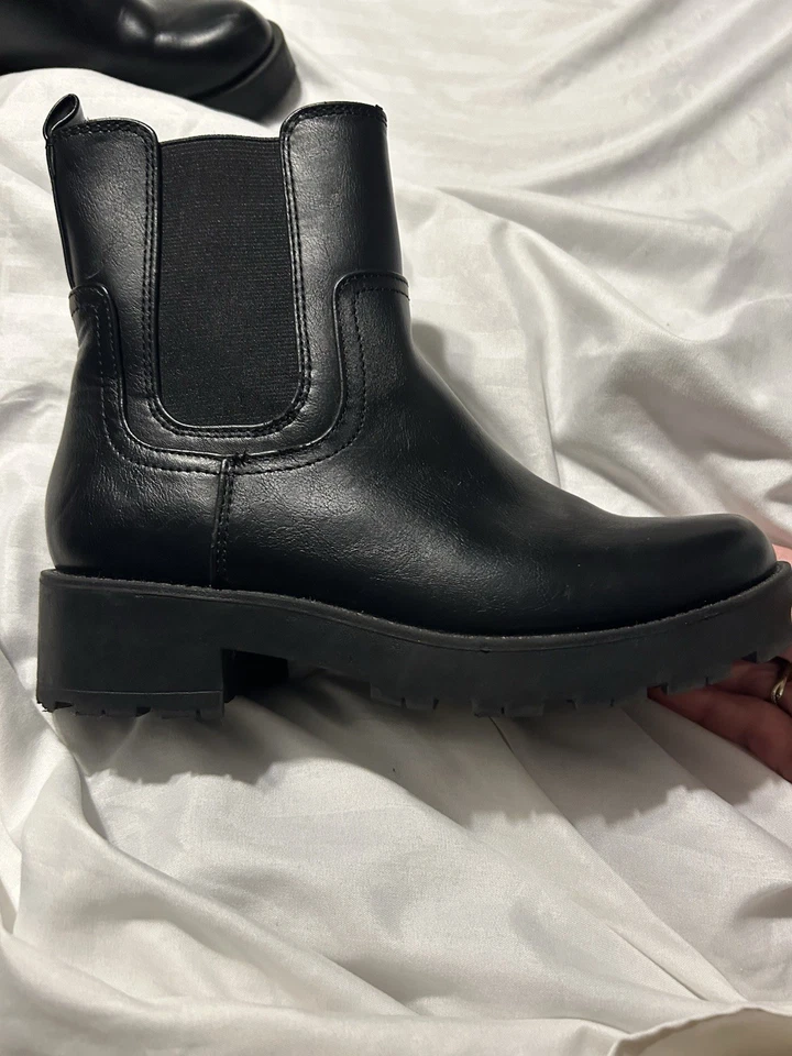 Botas plataforma pretas Chelsea femininas Old Navy tamanho 6 robustas - Imagem 3 de 4