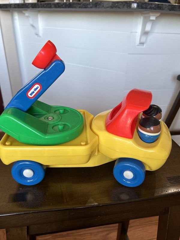 Vintage Little Tikes with 2 TODDLE TOTS People Cherry Picker Tow Truck 1985