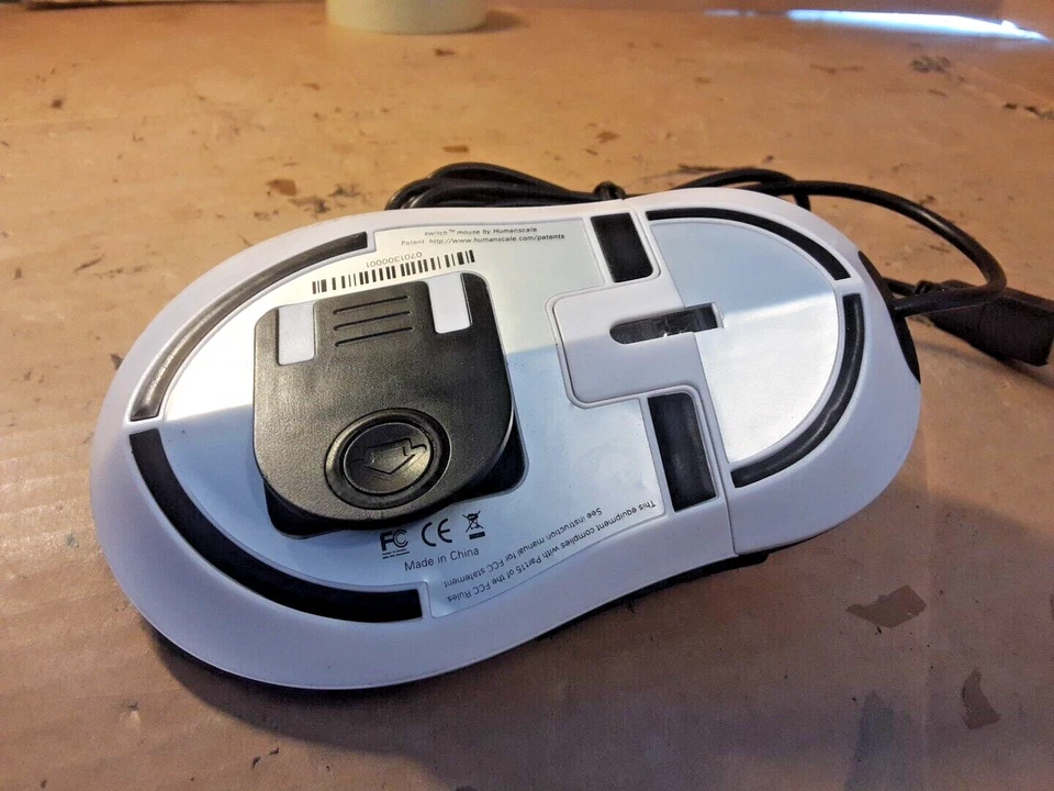 Humanscale Switch Mouse - Laser - Cable - Usb - 1600 Dpi - Tilt Wheel - 3 Button - Image 4 of 4