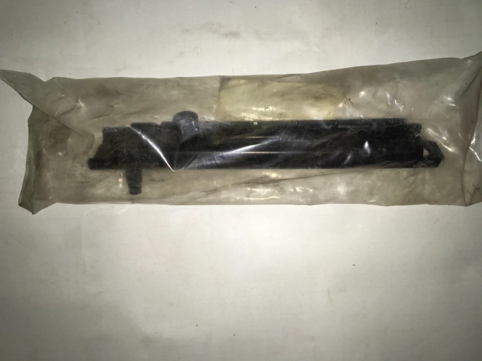 Новый из старых запасов кронштейн регулятора высоты переднего ремня безопасности Jeep 97 98 99 00 01 Cherokee XJ  - Изображение 4 из 4