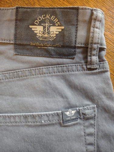Levi Dockers Herren 34 x 29 grau Ganzjahres Tech gerade Passform Jeansschnitt Taschen - Bild 9 von 13