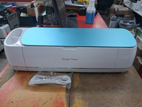 Cricut Maker Cutting Machine Teal Blue MINT CONDITION Free Shipping!!
