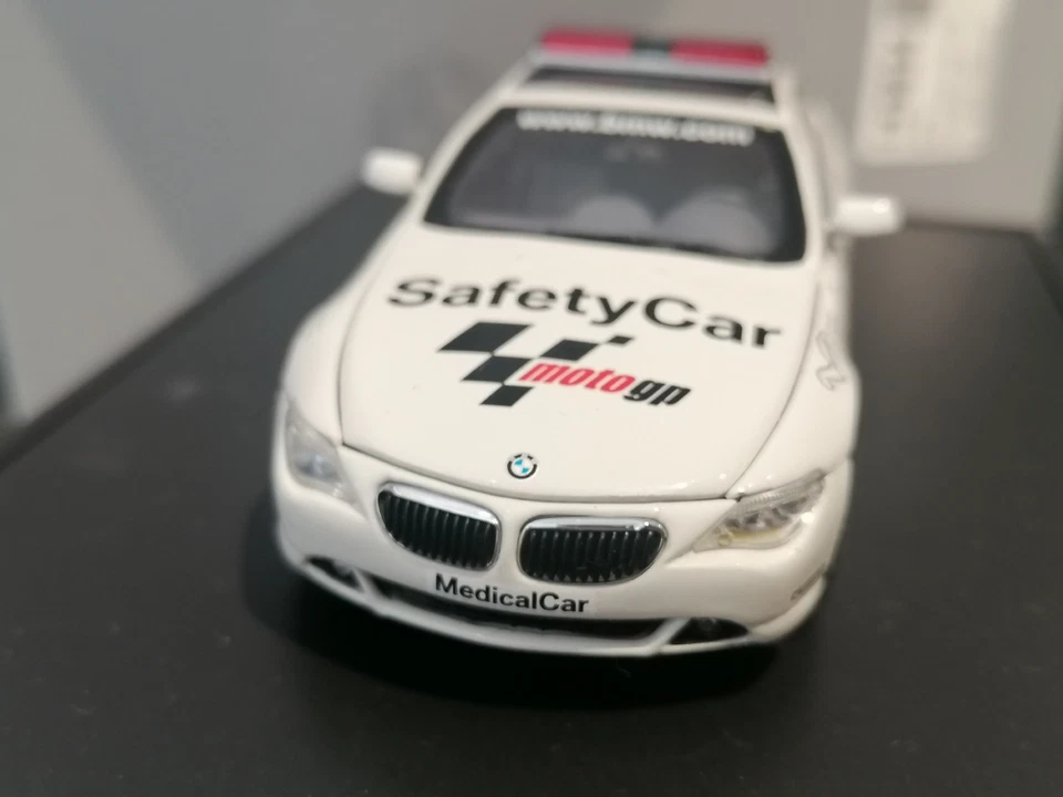 Minichamps 1/43 BMW 645i Coupé Safety Car MotoGP with Box Dealer Edition - Immagine 2 di 4