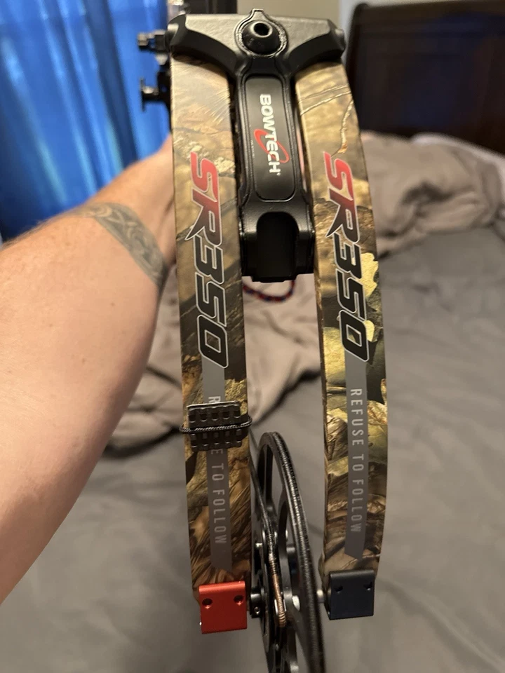 Bowtech Sr 350 MossyOak Country Camo. Right Handed 70 Pound Draw Weight. - Image 3 of 4