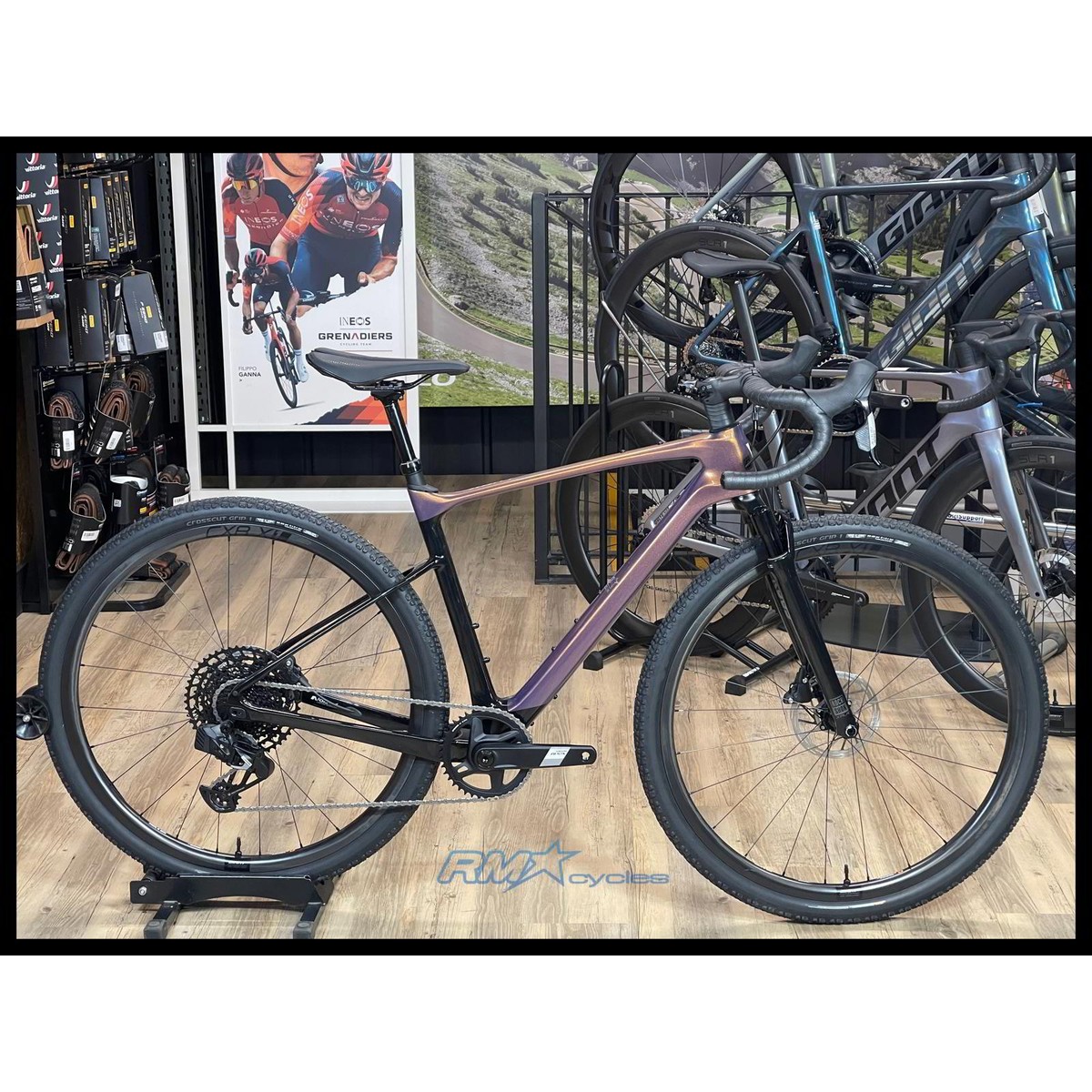 Giant Revolt X Advanced Pro Medium in Meteor Storm 2024 Ex